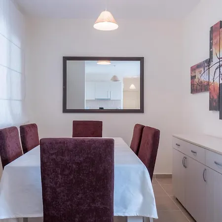 Bliss 3 Bedroom Penthouse & Spa Tub