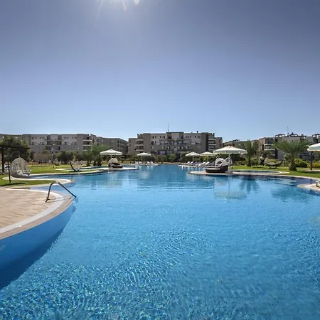 Bliss 3 Bedroom Penthouse & Spa Tub Apartman Vokolidha