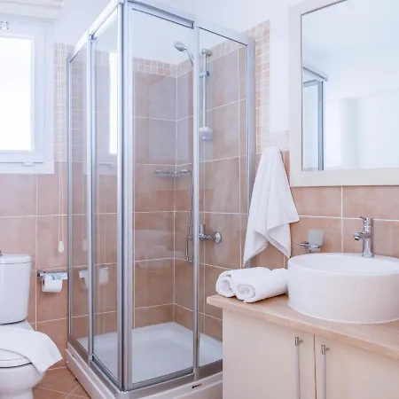 Bliss 3 Bedroom Penthouse & Spa Tub Vokolidha
